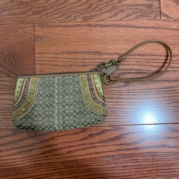 Coach Handbags - Coach Coin Wristlet